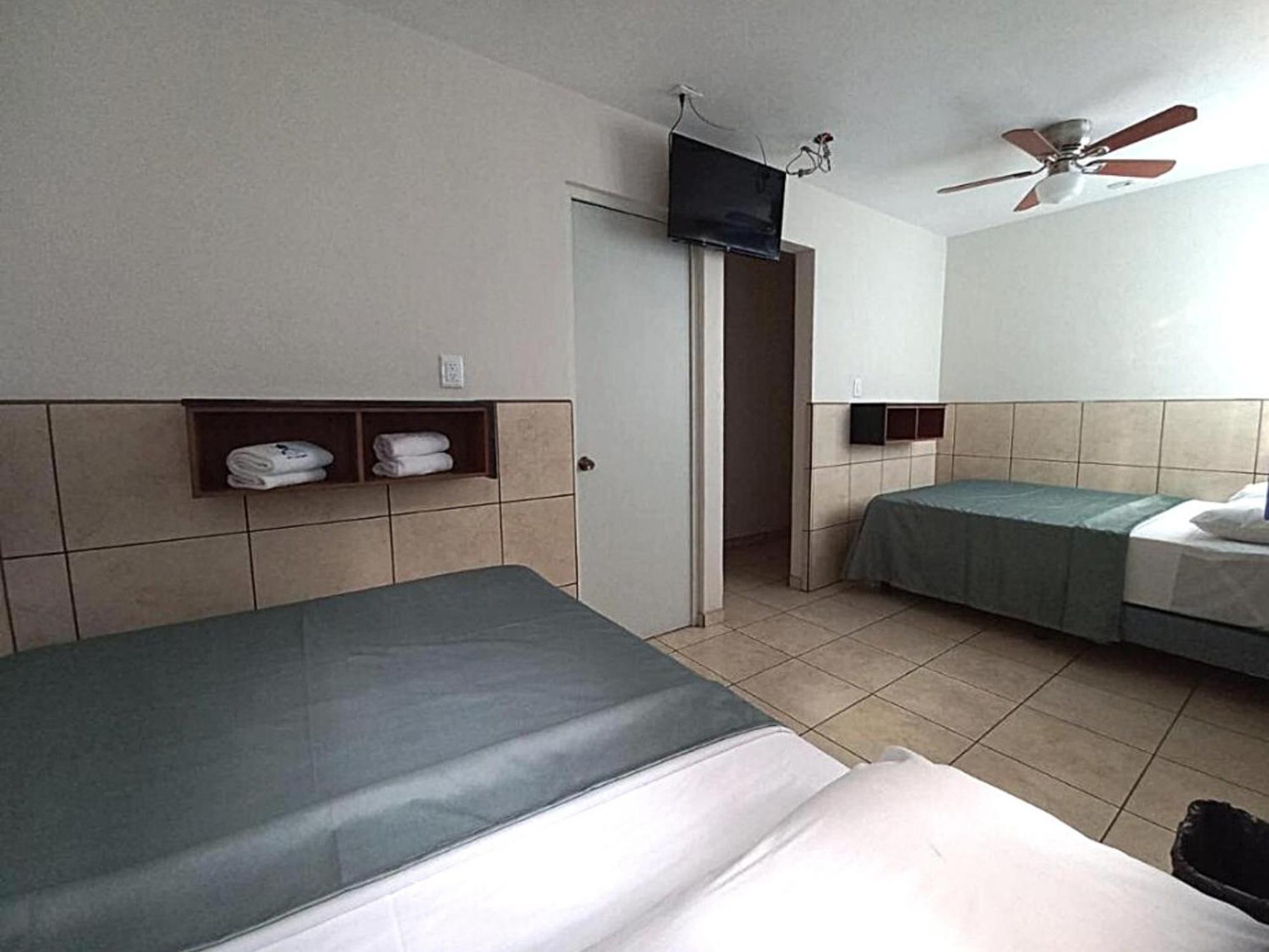 Hotel Hcm Guadalajara Oda fotoğraf